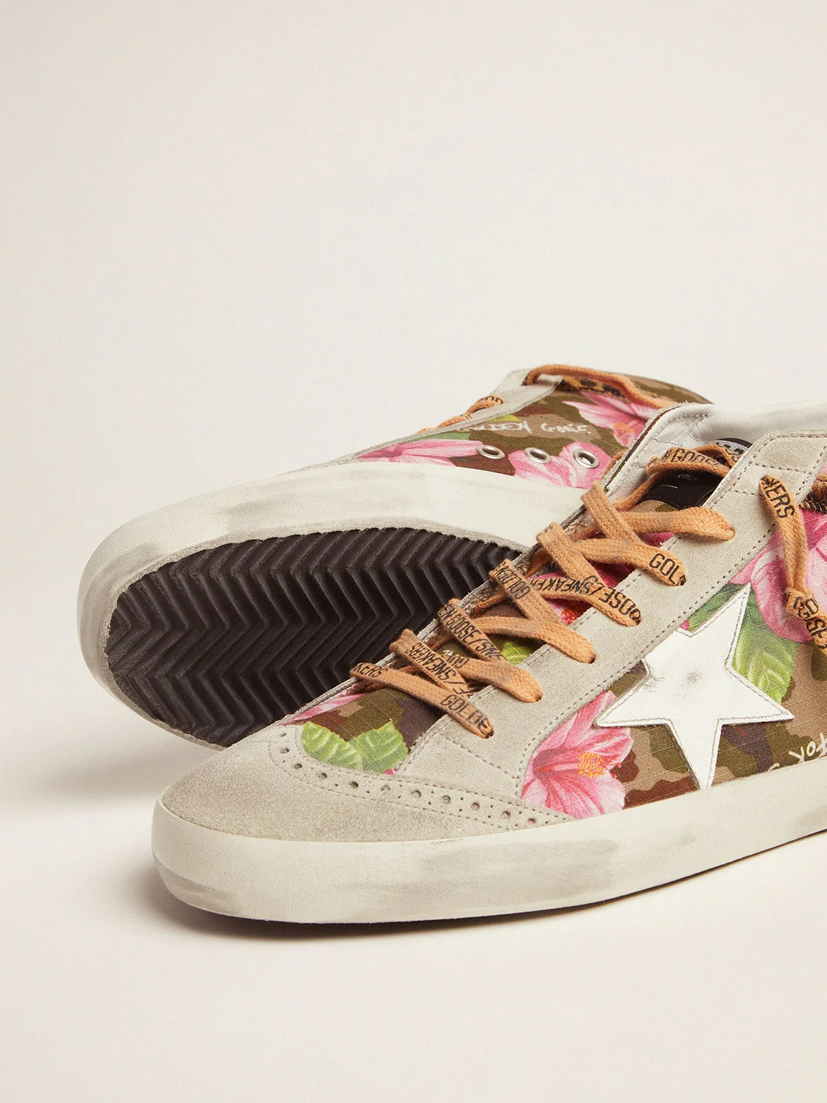 Men | Mid Star Sneakers with Camouflage & Floral Pattern | Green Camouflage x Pink Flowers x Ice x White - Image 4