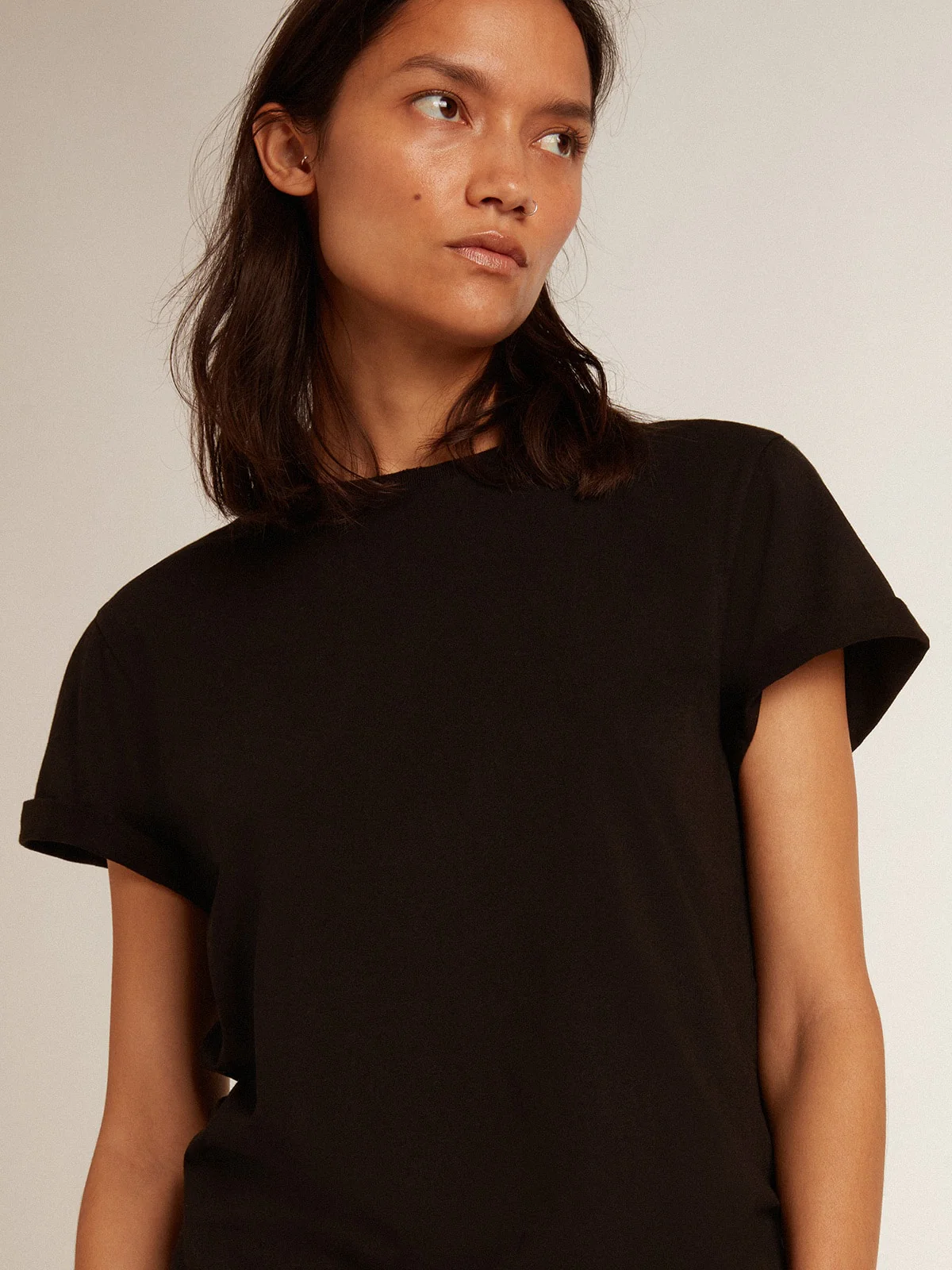 Women | Slim-Fit Distressed T-Shirt Black | Vintage Black - Image 5