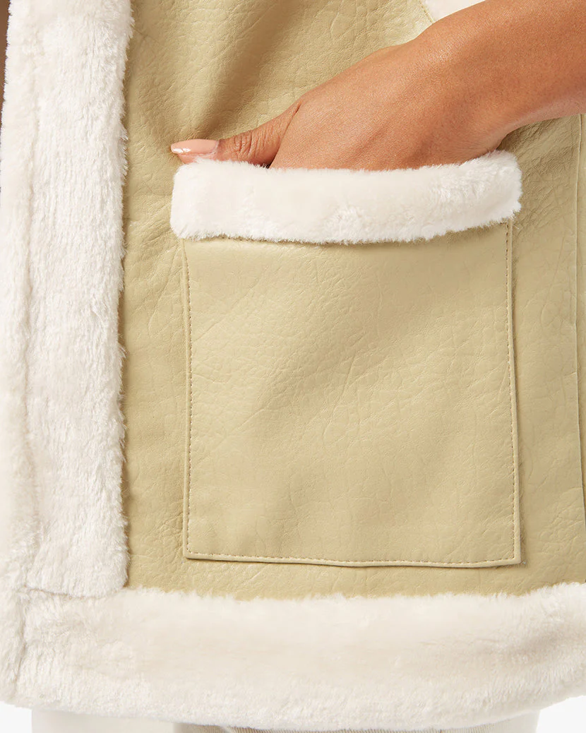 Reversible Matte Leather Faux Fur Vest | Ivory Oat - Image 4