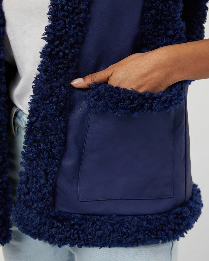 Reversible Vest | Navy - Image 5